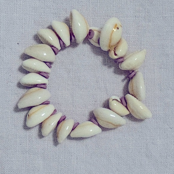 Cowrie Shell Elastic Bracelet - Picture 1 of 1